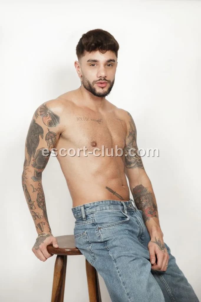 Tristan — Abu Dhabi escort photo 3