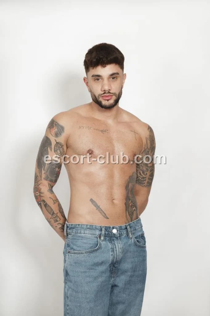 Tristan — Abu Dhabi escort photo 5