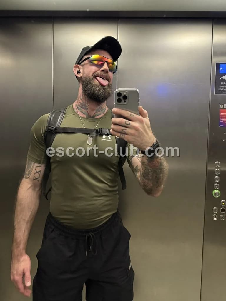 Troy — Abu Dhabi escort photo 2