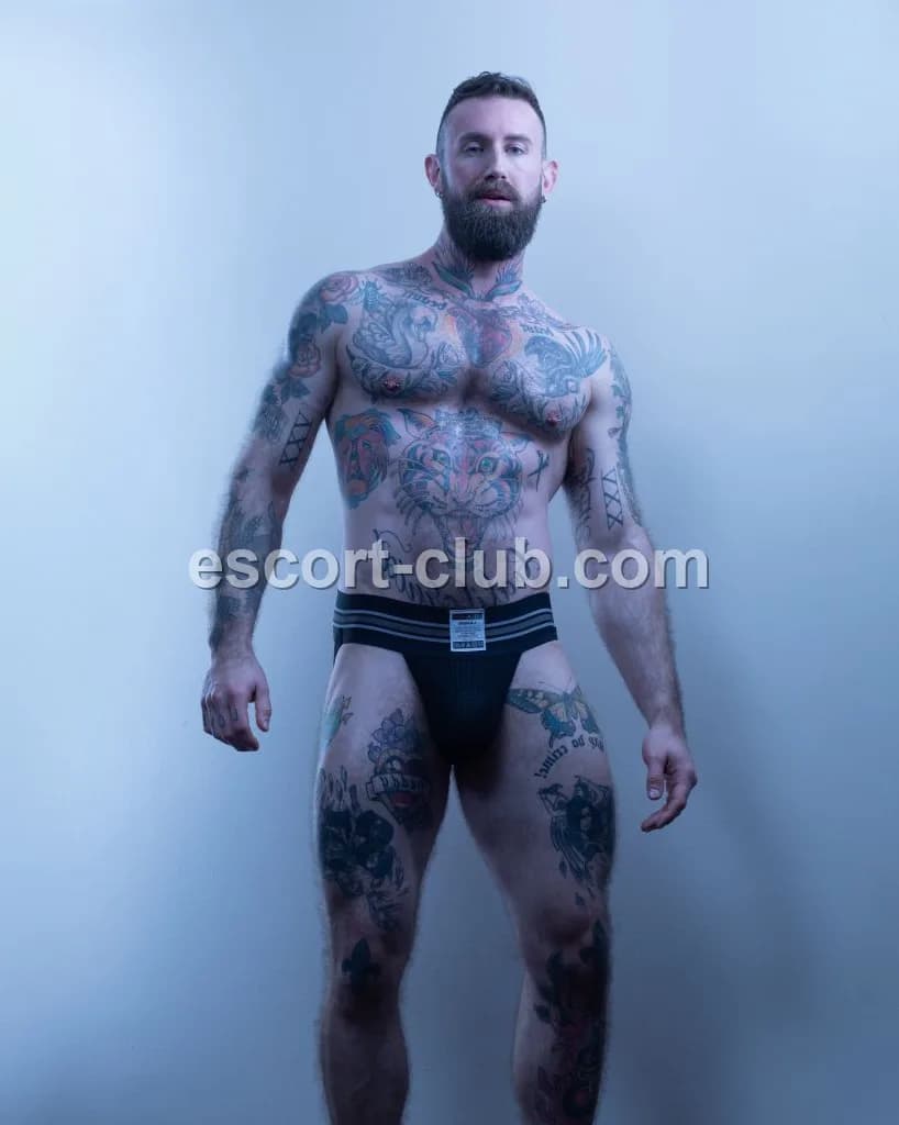 Troy — Abu Dhabi escort photo 4