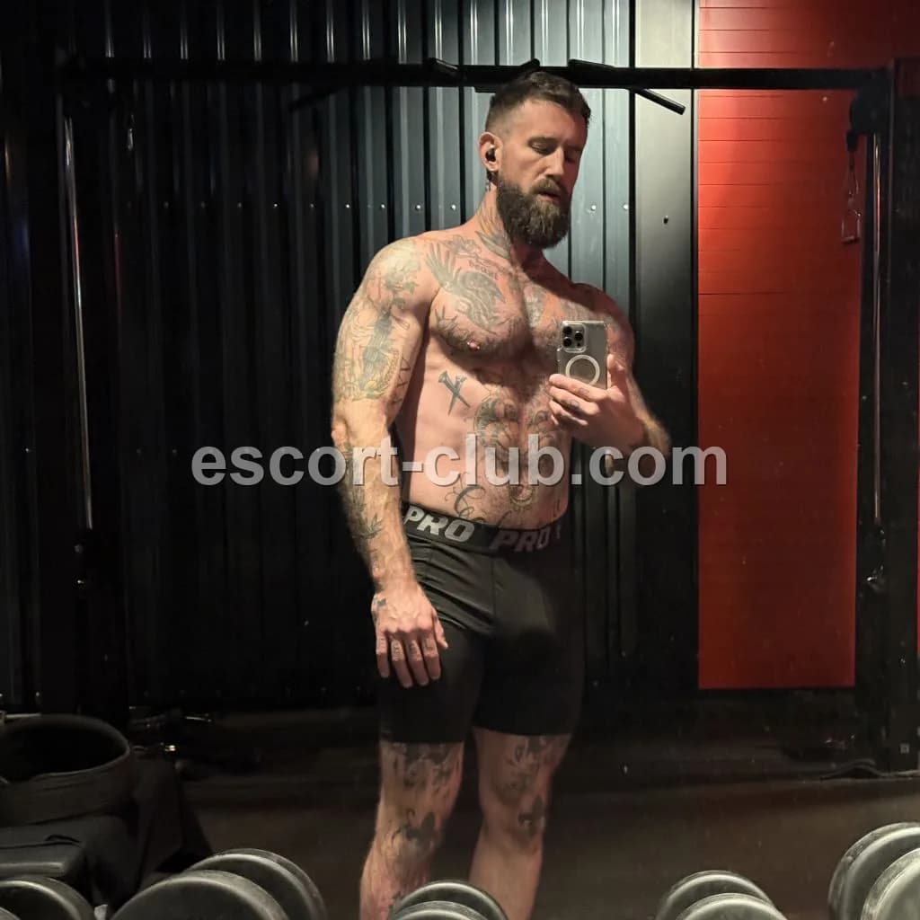 Troy — Abu Dhabi escort photo 5