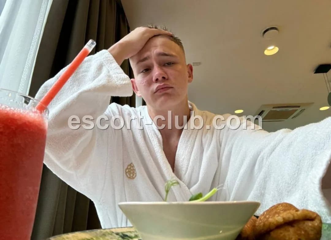 Tyler — Abu Dhabi escort photo 5