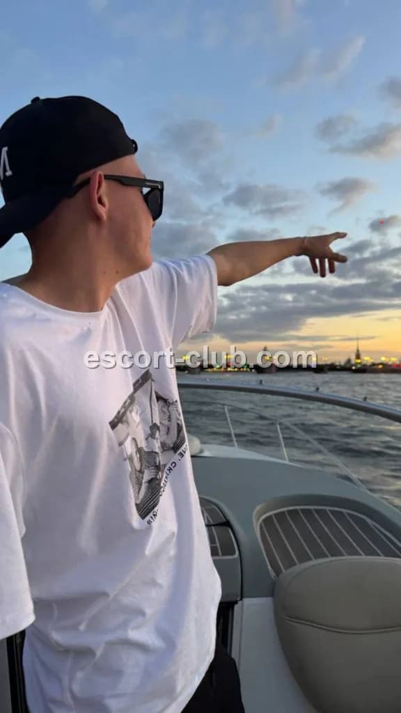 Tyler — Abu Dhabi escort photo 6
