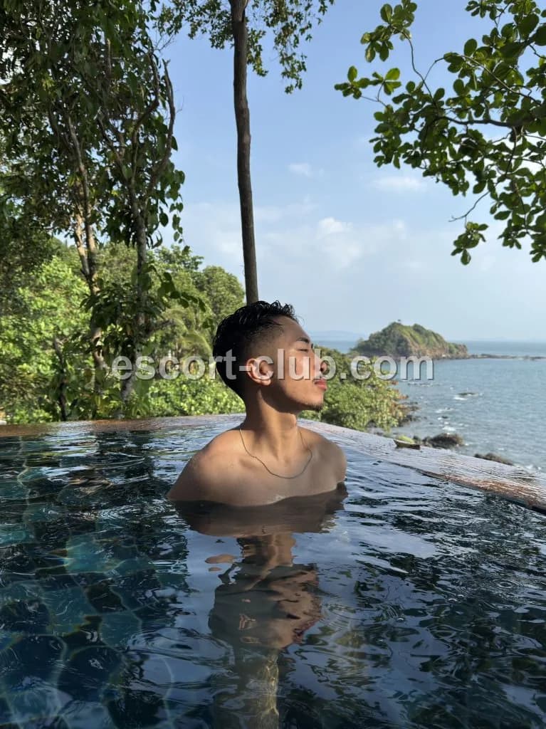 Tyson — Abu Dhabi escort photo 4