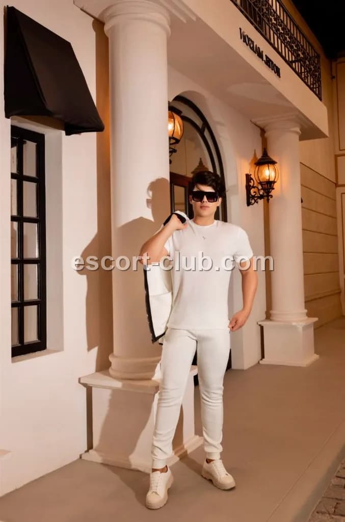 Valentin — Ajman escort photo 2