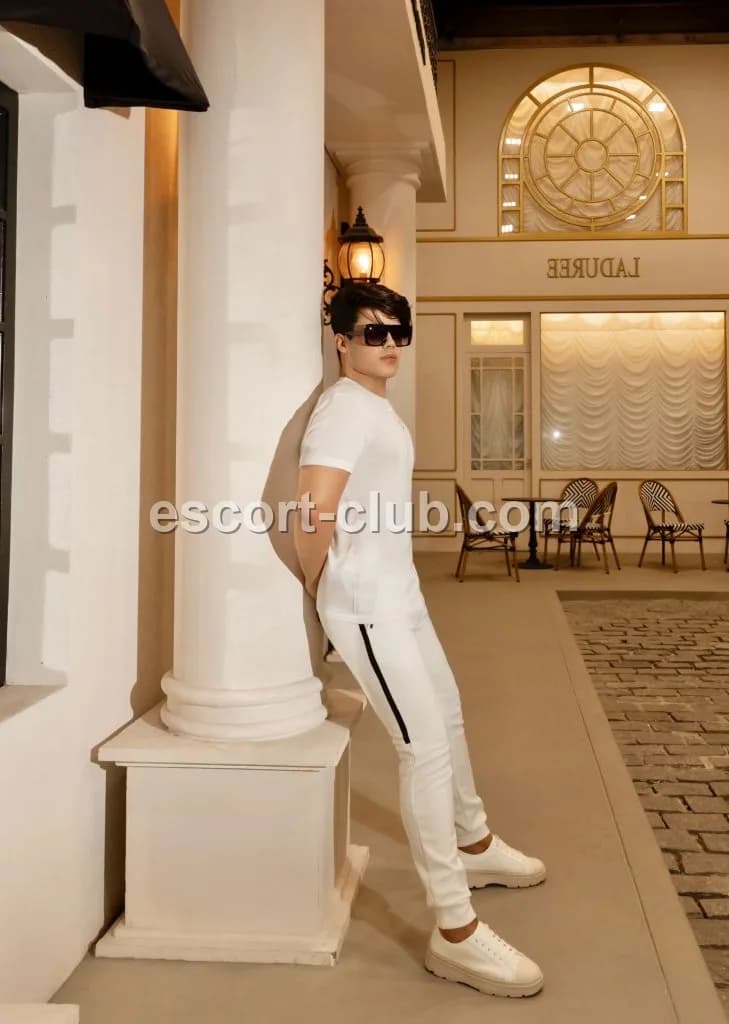 Valentin — Ajman escort photo 4