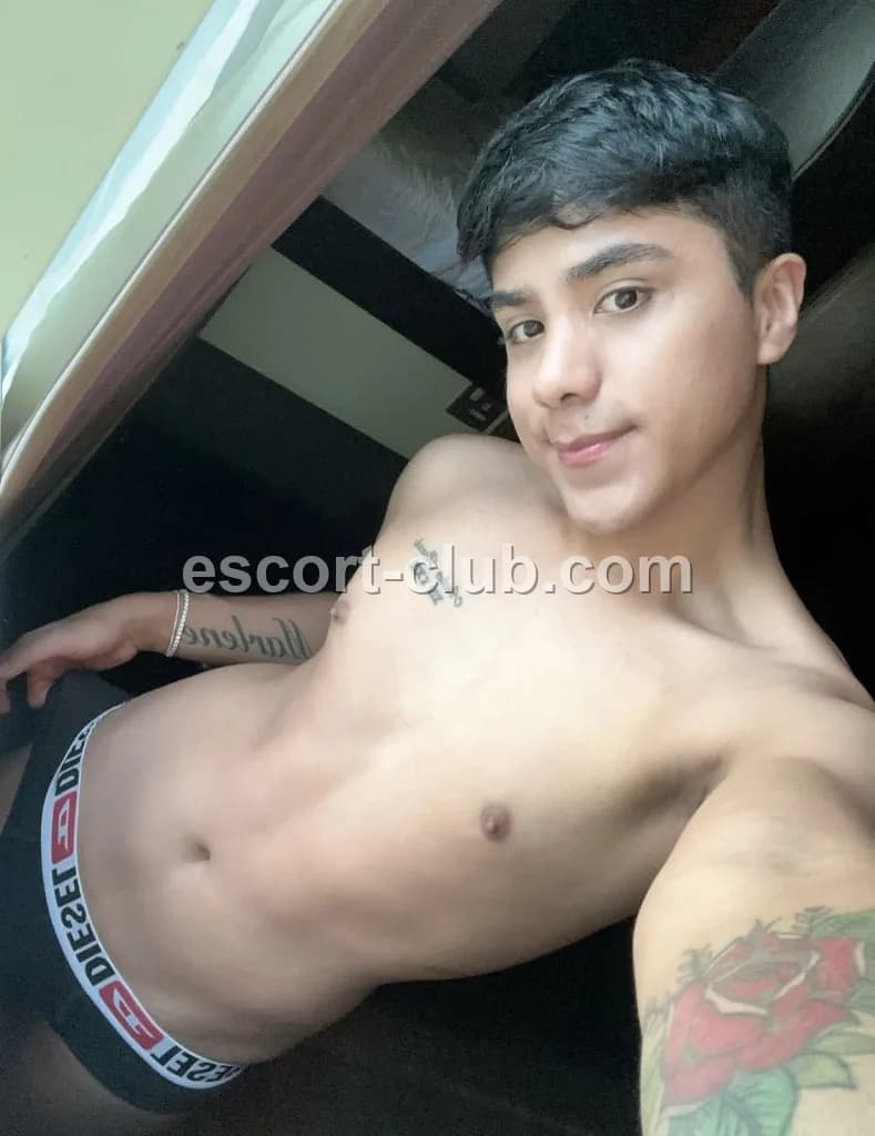 Valentino — Ajman escort photo 4