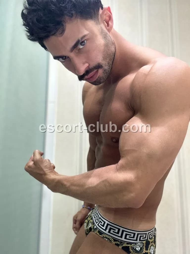 Valls — Ajman escort photo 2