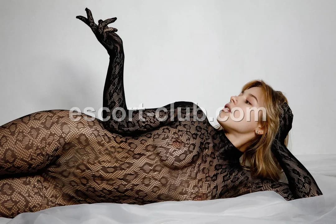 Varvara — Glasgow escort photo 6