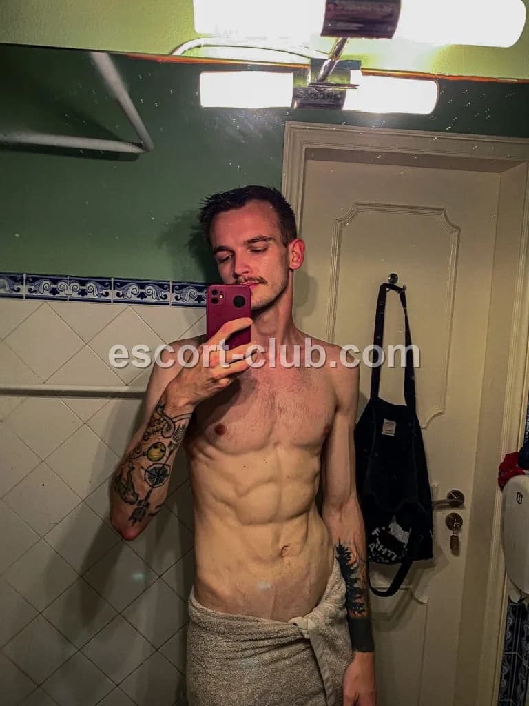 Vernon — Hong Kong escort photo 4