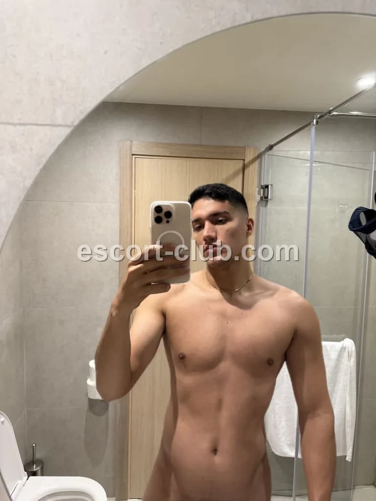 Vicente — Hong Kong escort photo 2