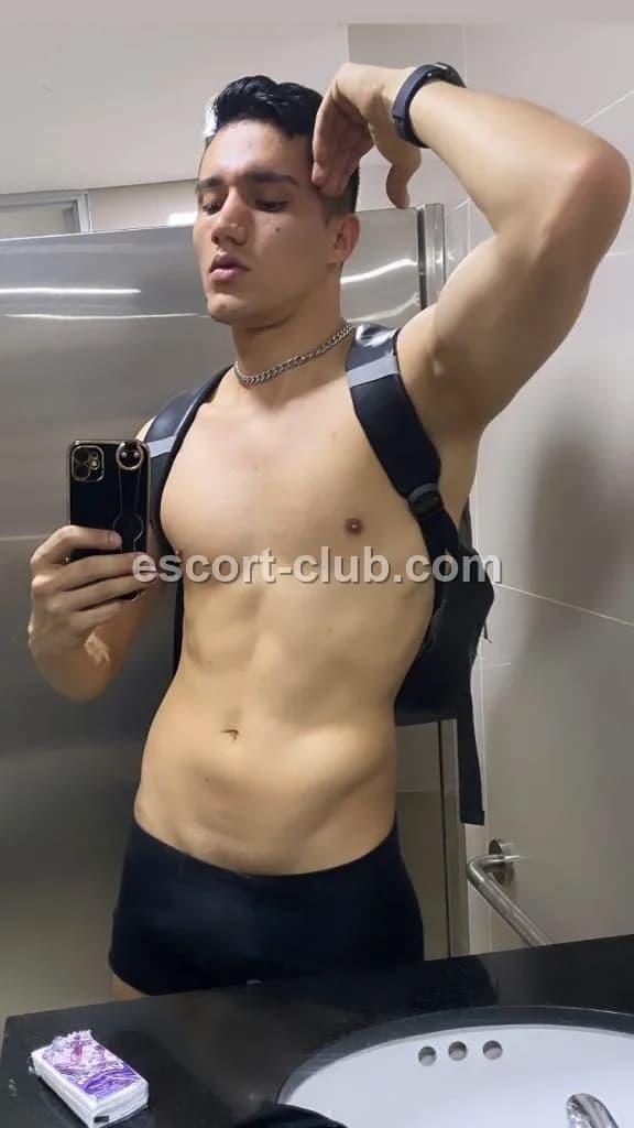 Vicente — Hong Kong escort photo 4