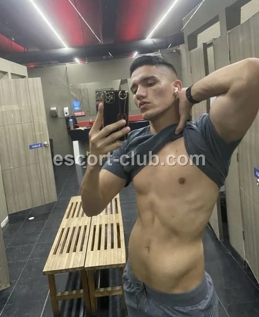 Vicente — Hong Kong escort photo 5