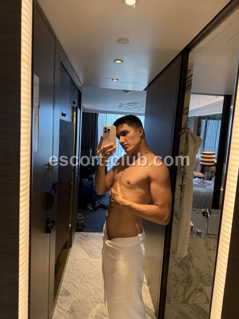 Vicente — Hong Kong escort photo 6