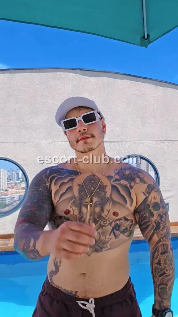 Vick — Hong Kong escort photo 6