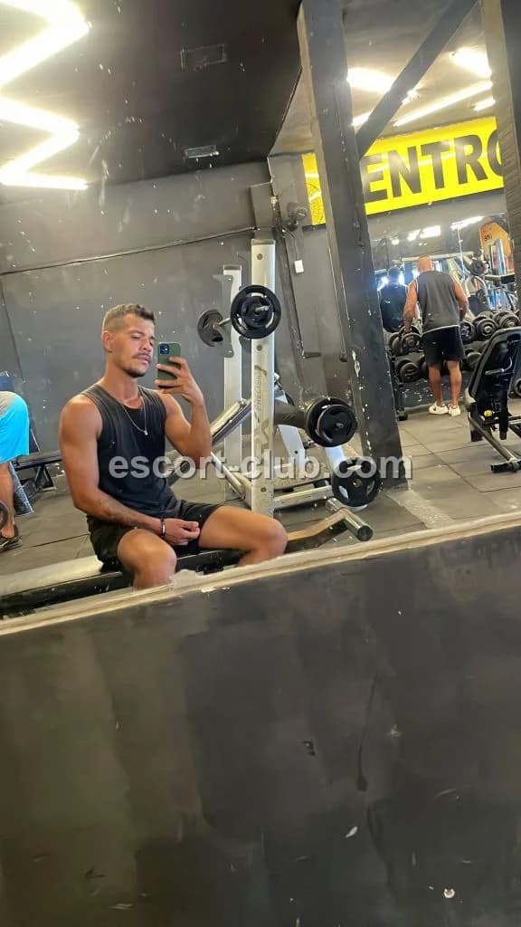 Victor — Hong Kong escort photo 6
