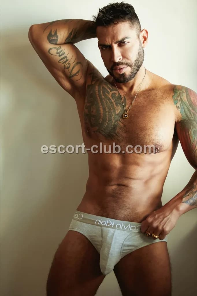 Viktor — Hong Kong escort photo 2