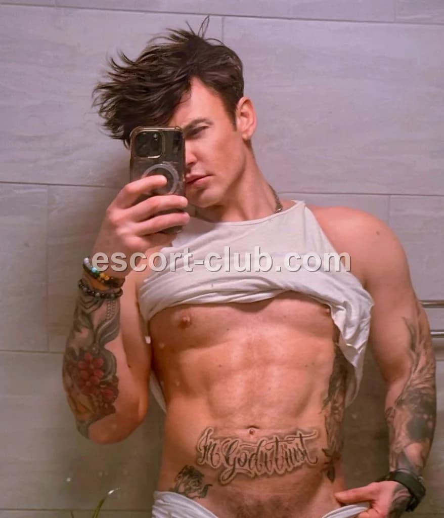 Vince — Hong Kong escort photo 3