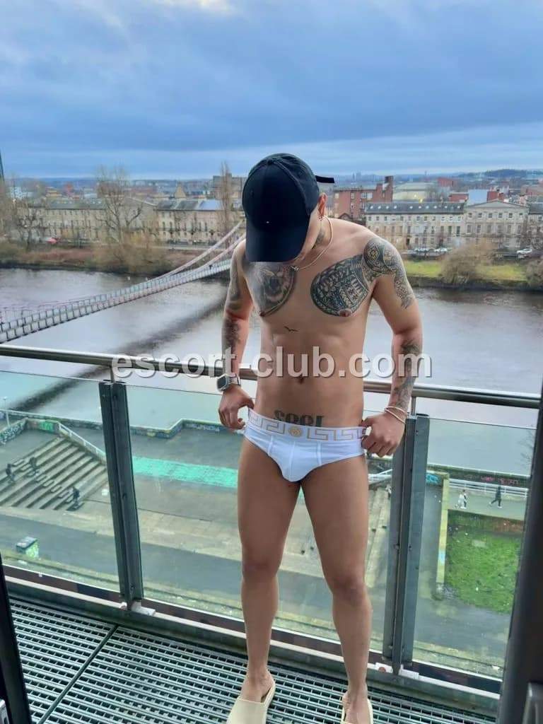 Vini — escort in Hong Kong