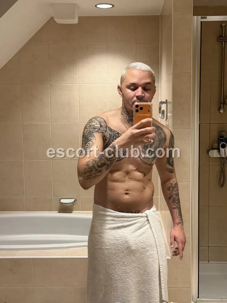 Vini — Hong Kong escort photo 2