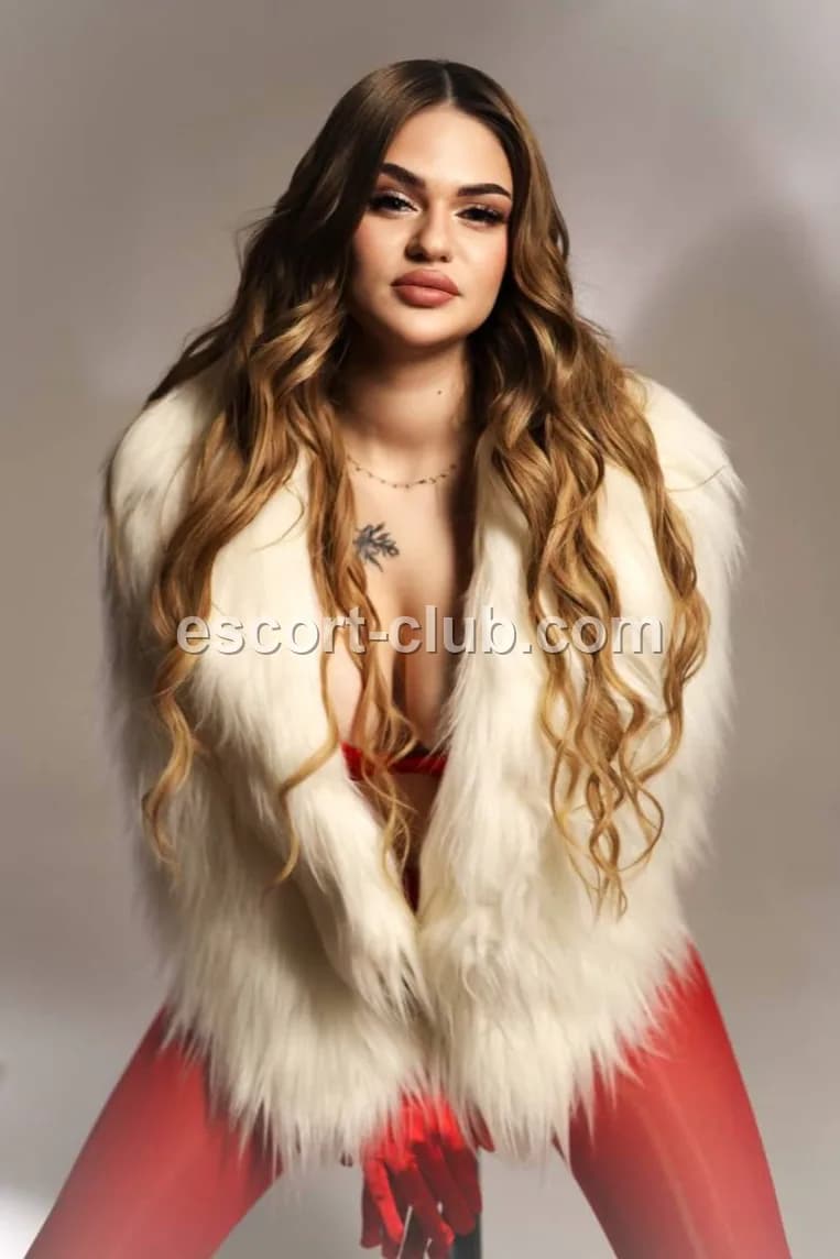 Viola — escort in Manchester