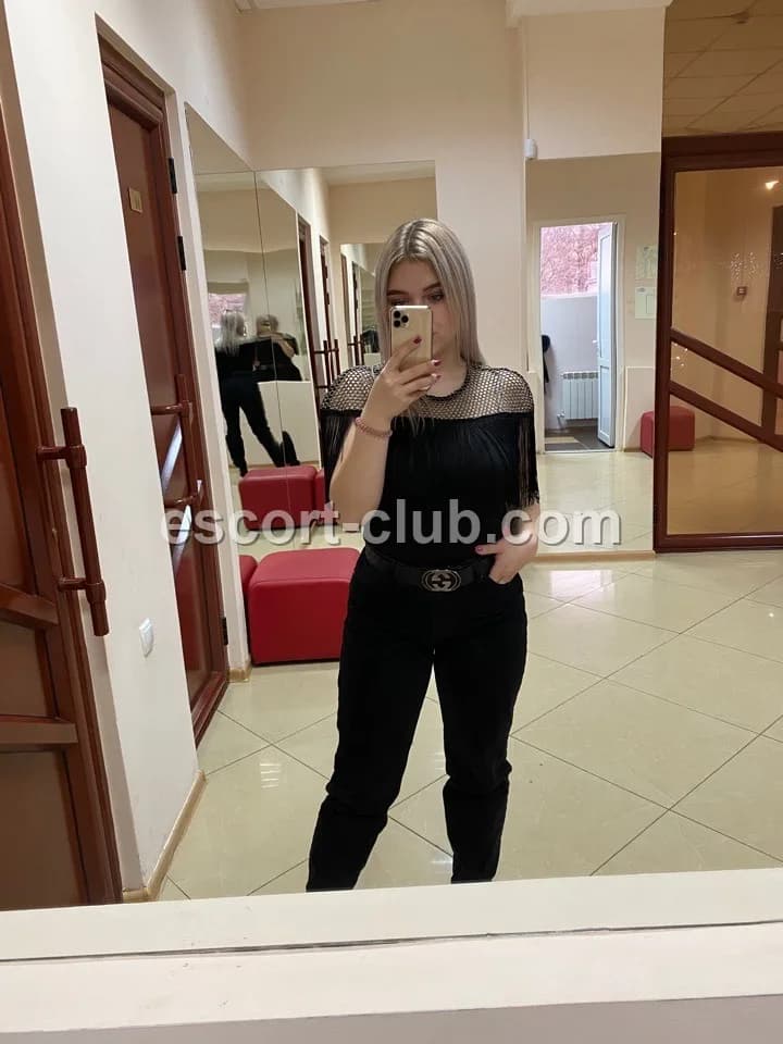 Vladaa — Belfast escort photo 4
