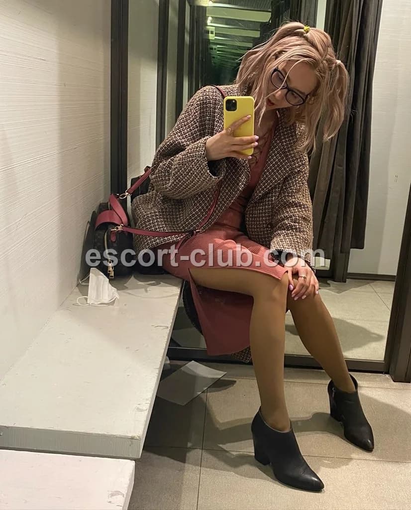 Yana — Birmingham escort photo 5