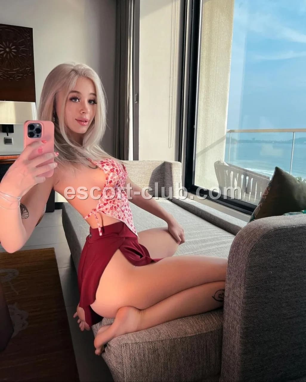 Yana — Leeds escort photo 3