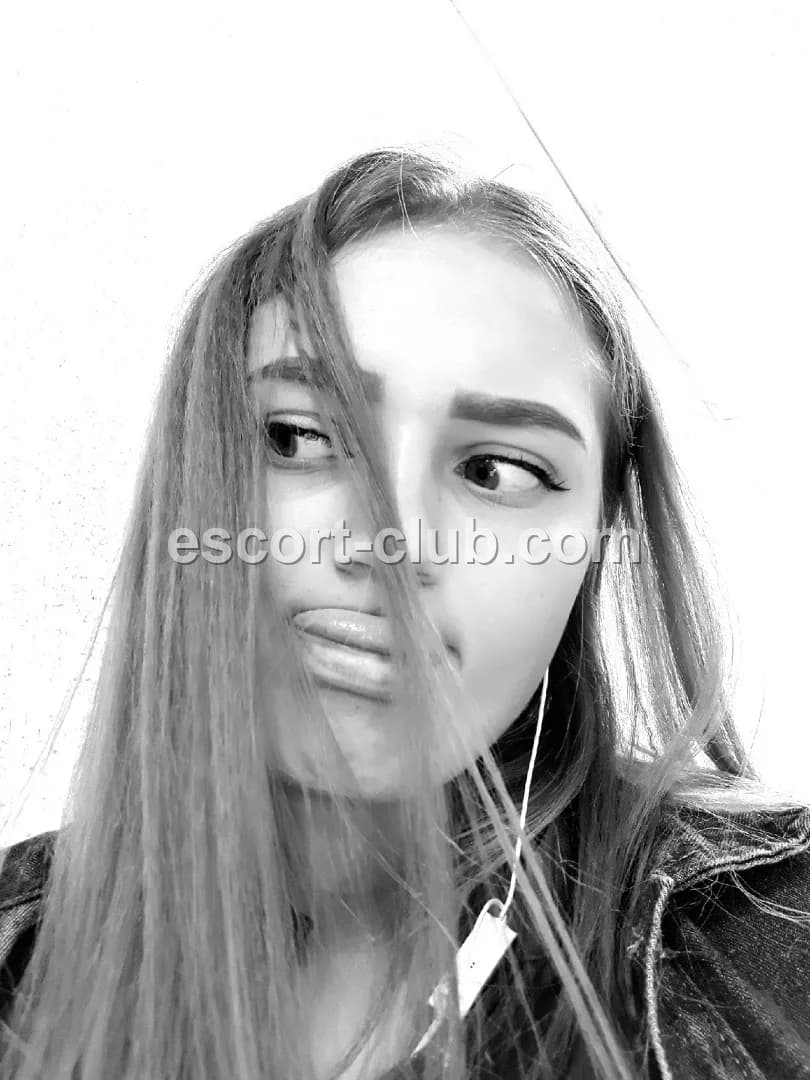 Yuliya — Edinburgh escort photo 4