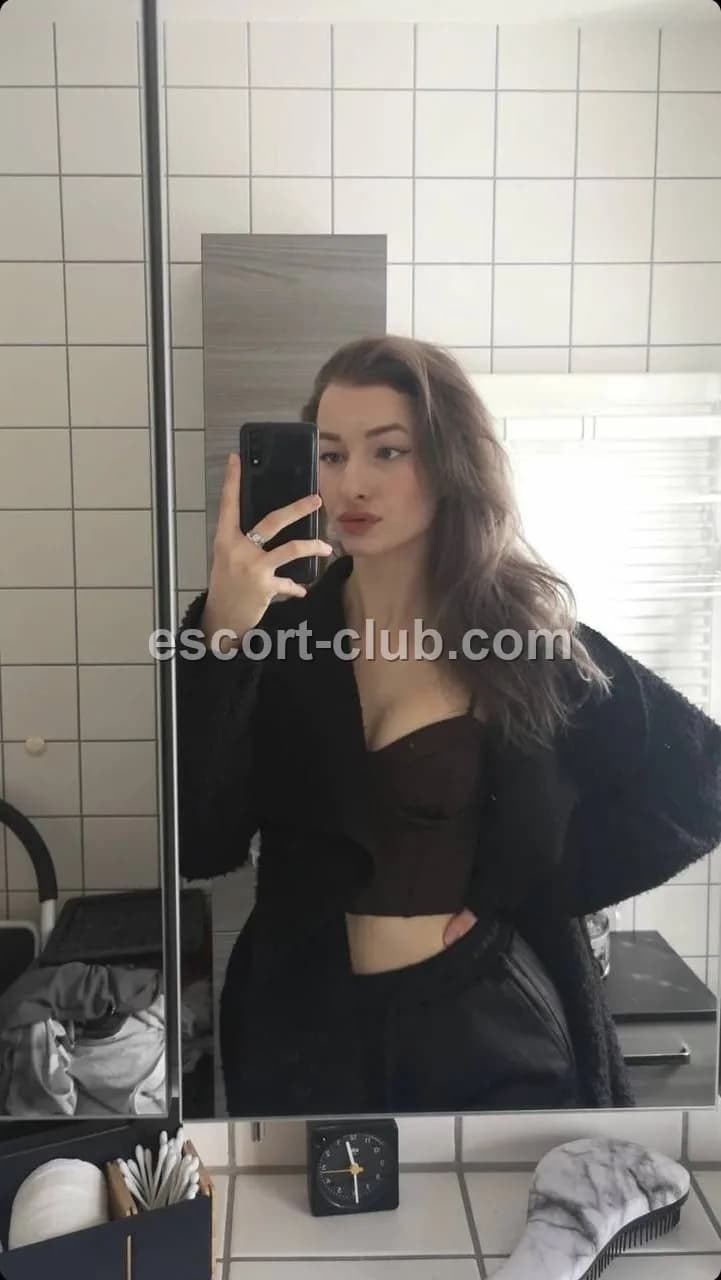 Yulya — Aberdeen escort photo 2